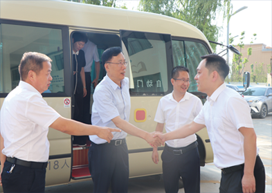 省政协副主席魏增军一行青创协会委员工作室调研指导工作。安康市政协主席周建功、安康市委常委、副市长陈晖陪同调研