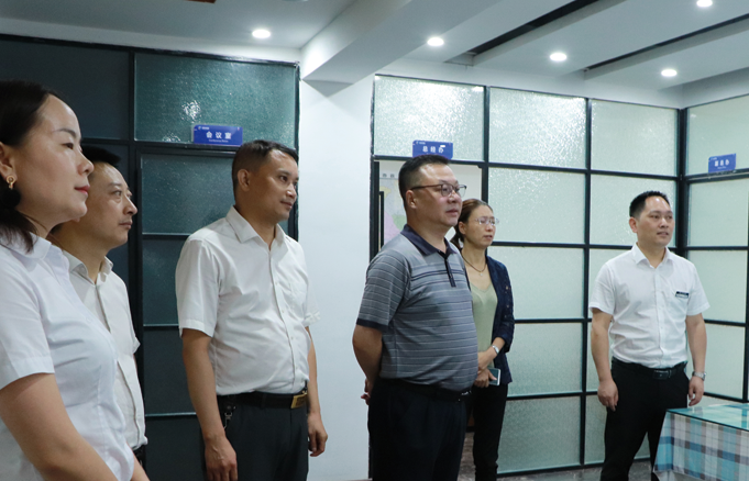 陕西省委统战部处长赵健一行 领导莅临德隆调研指导工作